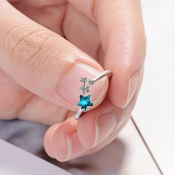 NEW Silver Blue Crystal Star Adjustable Ring - Picture 2 of 7